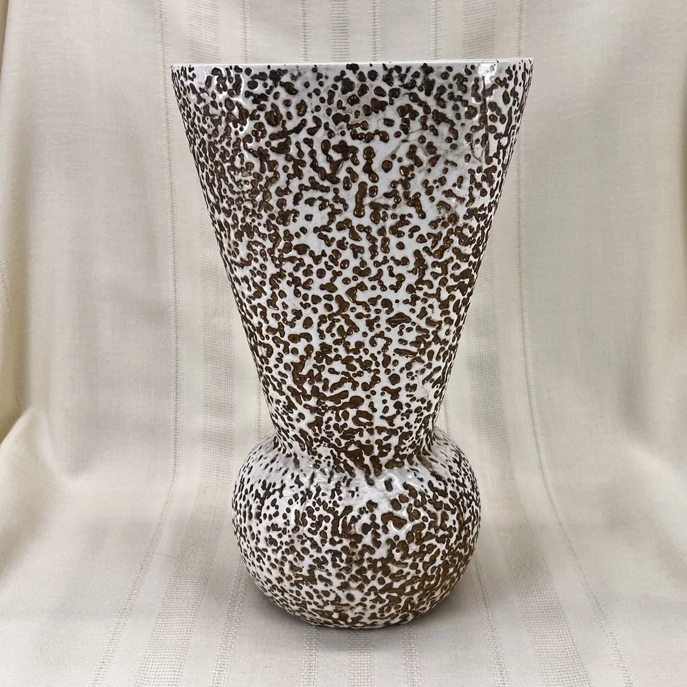 Shawnee Vintage Pottery Vase‎ MCM White Gold 10